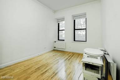 Main picture of 230 E 87th St