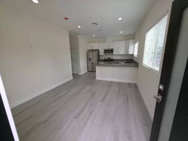 Main picture of 18635 Knapp St