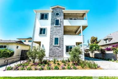 Main picture of 325 E Providencia Ave