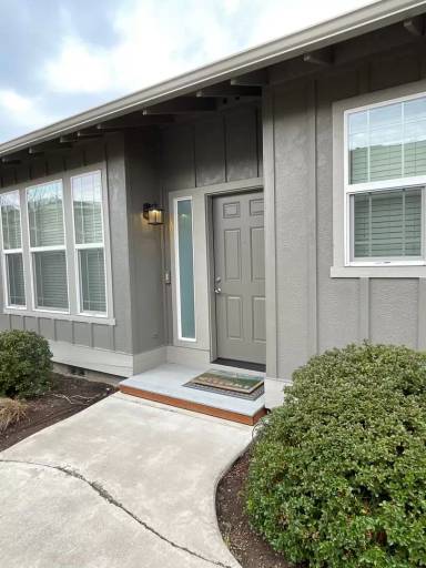 Main picture of 1039 NE Watt Way
