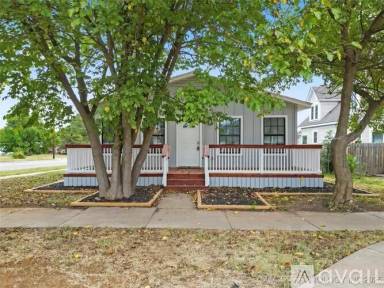 Main picture of 700 S Wyandotte Ave