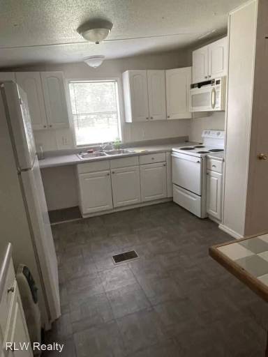 Main picture of 2932 South Dr