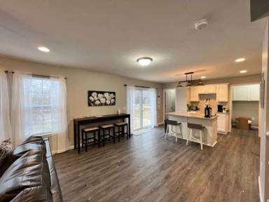 Main picture of 733 Maxwell Ct