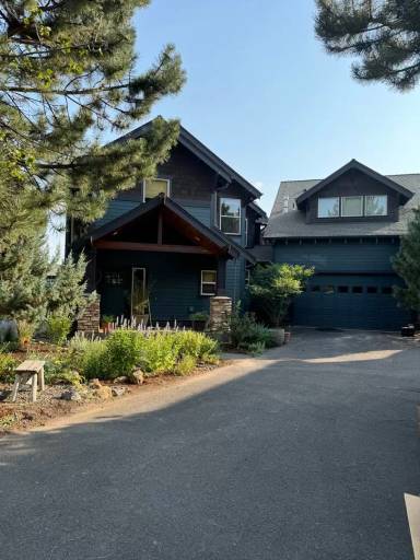 Main picture of 445 NW Princess Ct