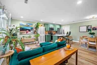 Main picture of 1002 Bacon St