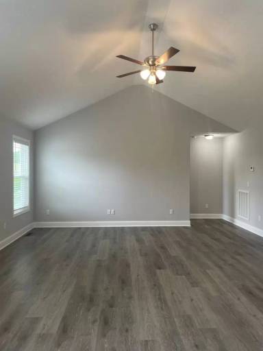 Main picture of 560 Labrador Dr
