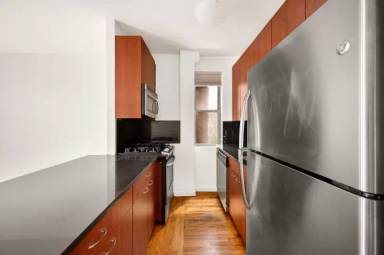 Main picture of 113 E 31st St