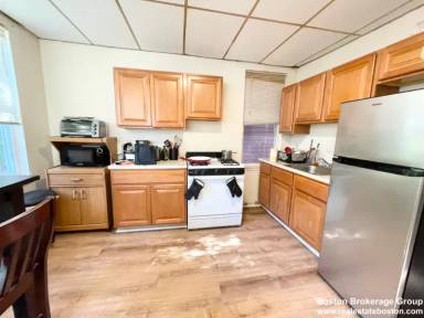 Main picture of 1572 Tremont St