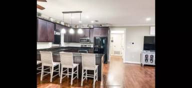 Main picture of 2410 Salamanca St