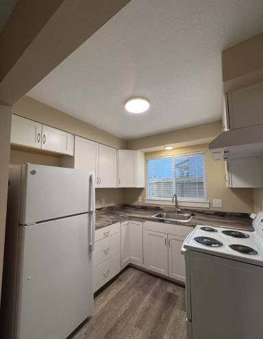 Main picture of 499 Hewitt Ave