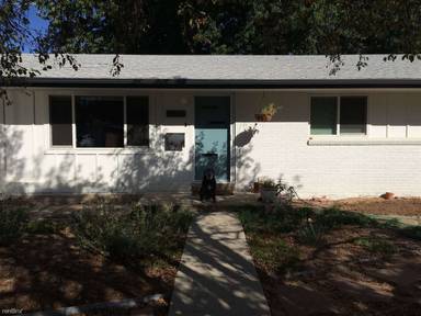 Main picture of 220 Martin Dr