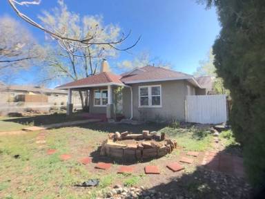 Main picture of 300 Amherst Dr SE