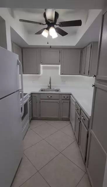 Main picture of 105 S Riverside Dr