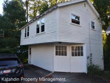 Main picture of 8 Maple St