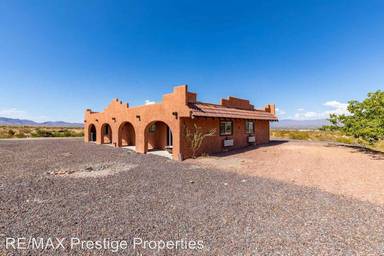 Main picture of 1635 S Don Luis Rd