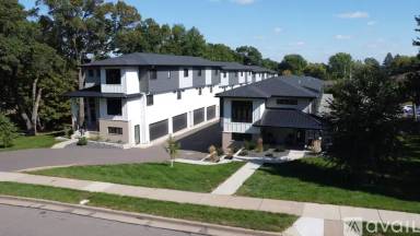 Main picture of 3215 Fairfax St