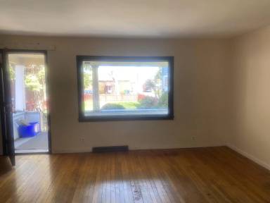 Main picture of 2405 Michigan Ave