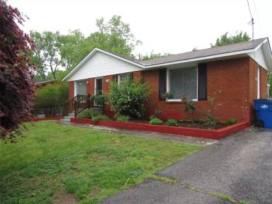 Main picture of 2808 Golden St