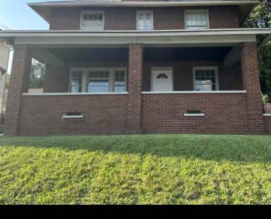Main picture of 620 Lincoln Way W