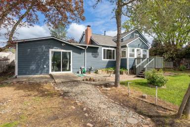 Main picture of 551 NW T St
