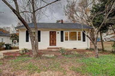 Main picture of 904 W Church St