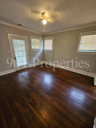 Main picture of 212 N Willett St