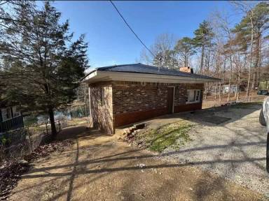 Main picture of 393 Lake Shore Dr