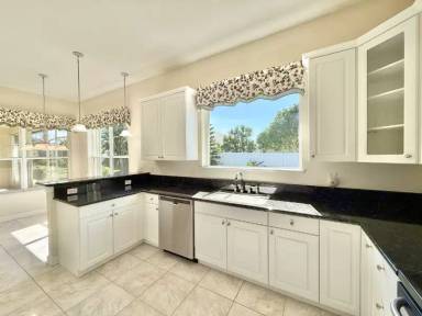 Main picture of 6018 NW Winfield Dr