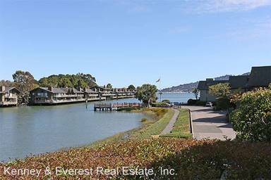 Main picture of 21 Greenwood Bay Dr