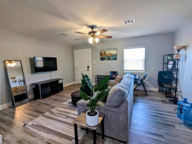 Main picture of 2021 N 24th Pl