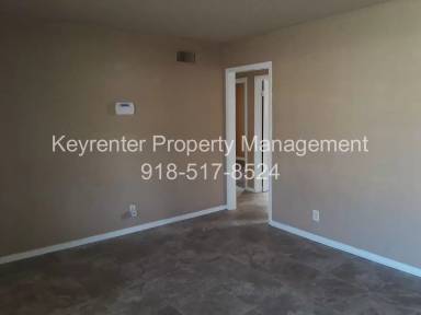 Main picture of 618 E 49th Pl N
