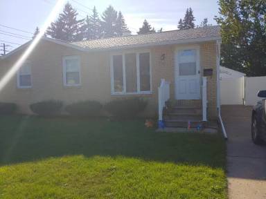 Main picture of 6 Mayberry Dr W