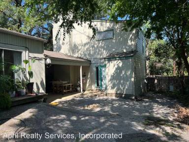 Main picture of 2000B Travis Heights Blvd