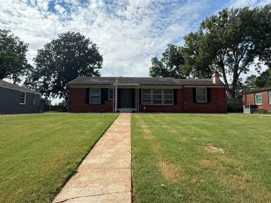 Main picture of 3613 Lakewood Dr NW