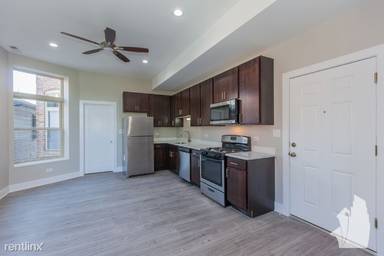 Main picture of 4834 S King Dr