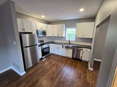 Main picture of 26 E 8th St