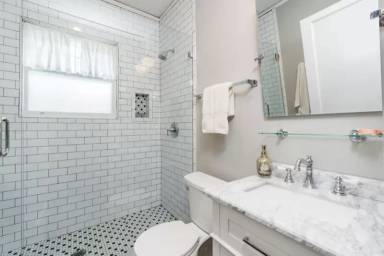 Main picture of 1831 Lyle Ave