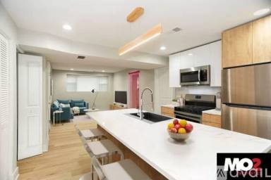 Main picture of 3045 W Cortland St