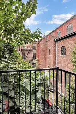 Main picture of 444 W 52nd St