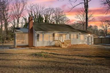 Main picture of 3412 Yanceyville St