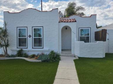 Main picture of 395 S Catalina St