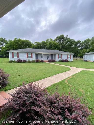 Main picture of 529 Railroad St