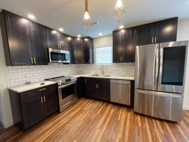 Main picture of 701 SE Riverside Dr