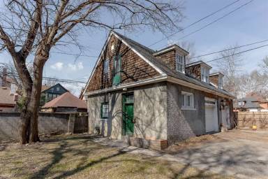 Main picture of 1037 Iroquois St