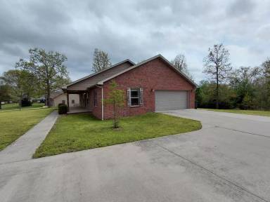 Main picture of 102 Highland Woods Dr