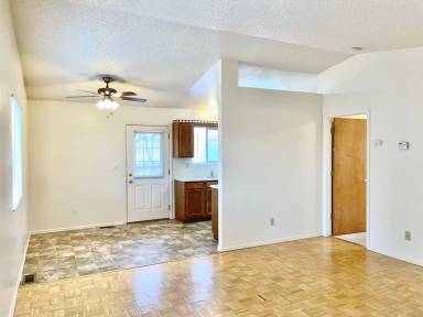 Main picture of 710 Lindstrom Dr