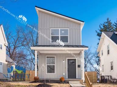 Main picture of 384 Whitethorne Ave