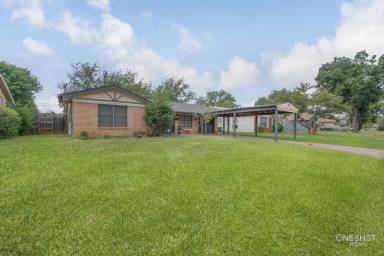 Main picture of 2110 Yorktown Dr