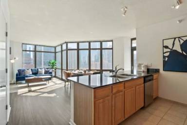Main picture of 399 N Desplaines St