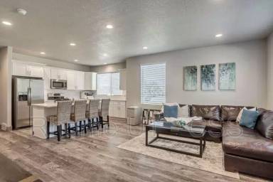 Main picture of 1637 W Bills Bylow Ln